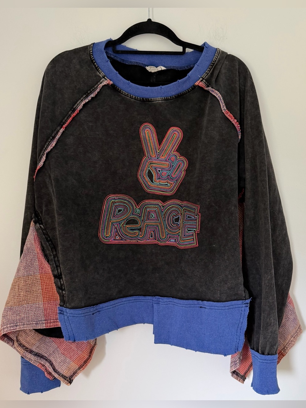 Oli & Hali Peace Sweatshirt Womens L Charcoal Grey Raw Hem Plaid Patchwork Boho